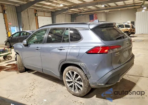 2022 Toyota Corolla Cross Xle z USA, uszkodzony, nr VIN 7MUDAABG4NV014444